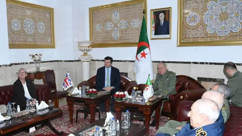 الفريق أول شنقريحة يستقبل وزير الدولة البريطاني المكلّف بالقوات المسلّحة الفريق أول شنقريحة يستقبل وزير الدولة البريطاني المكلّف بالقوات المسلّحة