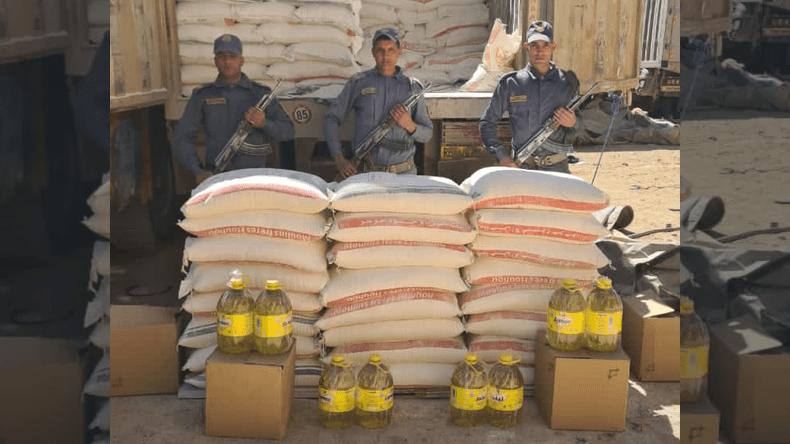 إحباط محاولة تهريب كميات كبيرة من الفرينة وزيت المائدة بتمنراست إحباط محاولة تهريب كميات كبيرة من الفرينة وزيت المائدة بتمنراست