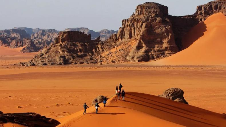 إجراءات جديدة لاستقبال السياح العرب بالصحراء الجزائرية إجراءات جديدة لاستقبال السياح العرب بالصحراء الجزائرية
