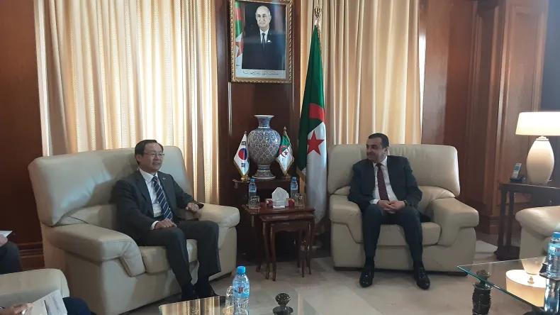 مباحثات جزائرية كورية حول مشروع الطاقة الشمسية مباحثات جزائرية كورية حول مشروع الطاقة الشمسية