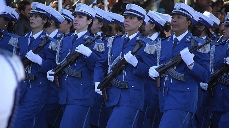 المرأة الشرطية.. جنبا إلى جنب مع الرجل في حماية أمن المواطن وممتلكاته المرأة الشرطية.. جنبا إلى جنب مع الرجل في حماية أمن المواطن وممتلكاته