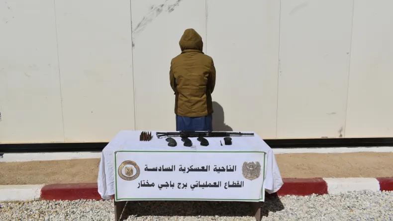 إرهابي ينشط بمنطقة الساحل يسلم نفسه ببرج باجي مختار إرهابي ينشط بمنطقة الساحل يسلم نفسه ببرج باجي مختار