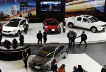 الجزائريون يترقبون أسعار السيارات بعد السماح بالاستيراد الجزائريون يترقبون أسعار السيارات بعد السماح بالاستيراد