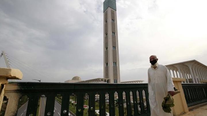 جدل في الجزائر بسبب عدم إقامة صلاة التراويح في الجامع الأعظم