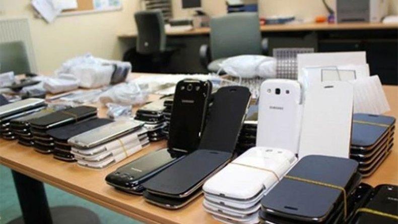 حجز 25 ألف هاتف نقال وأجهزة بلوتوث وتحديد المواقع حجز 25 ألف هاتف نقال وأجهزة بلوتوث وتحديد المواقع