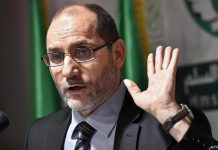 عبد الرزاق مقري: اعتقال الغنوشي يمثل خطرا داهما ليس على استقرار تونس فقط بل على الجزائر والمنطقة كلها عبد الرزاق مقري: اعتقال الغنوشي يمثل خطرا داهما ليس على استقرار تونس فقط بل على الجزائر والمنطقة كلها