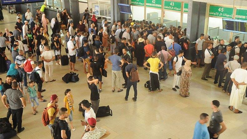 جزائريون: إجازة يومين في عيد الفطر “لا تكفي” جزائريون: إجازة يومين في عيد الفطر “لا تكفي”