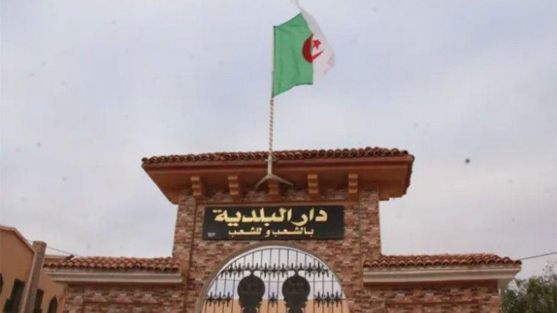 منع أعضاء المجالس المُنحلة من الترشح وحسم طريقة اختيار “المير” منع أعضاء المجالس المُنحلة من الترشح وحسم طريقة اختيار “المير”