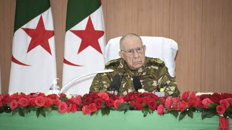 الفريق أول شنقريحة: التلاحم بين الشعب وقيادته الضمان الوحيد لأمن واستقرار الجزائر الفريق أول شنقريحة: التلاحم بين الشعب وقيادته الضمان الوحيد لأمن واستقرار الجزائر