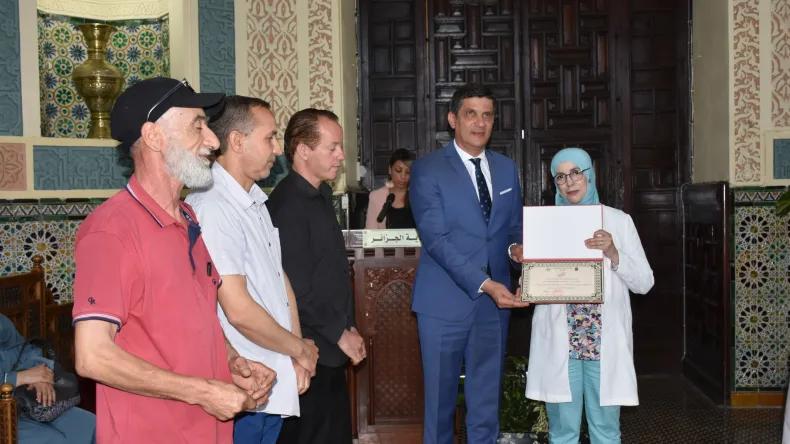 والي العاصمة يكرّم موظفين من 22 مؤسسة للتضامن الوطني والي العاصمة يكرّم موظفين من 22 مؤسسة للتضامن الوطني