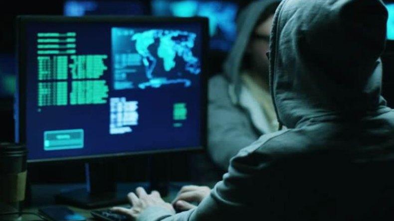 الفرق التقنية العسكرية تتصدى يوميا لهجمات إلكترونية خارجية الفرق التقنية العسكرية تتصدى يوميا لهجمات إلكترونية خارجية