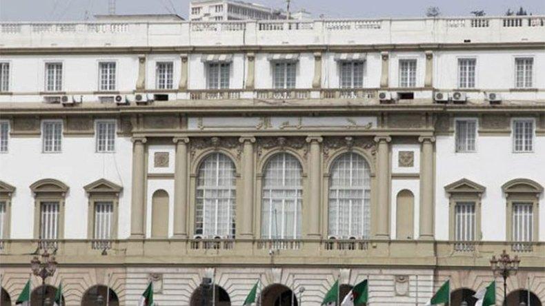 لجنة برلمانية متساوية الأعضاء لحسم مصير مادة في قانون الإعلام لجنة برلمانية متساوية الأعضاء لحسم مصير مادة في قانون الإعلام