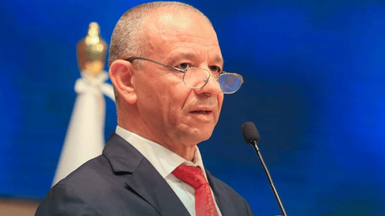 الرئيس تبون يهنئ بن قرينة بعد إعادة انتخابه على رأس حركة البناء الرئيس تبون يهنئ بن قرينة بعد إعادة انتخابه على رأس حركة البناء