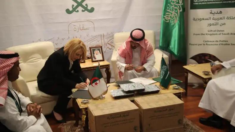 50 طن من التمور السعودية للهلال الأحمر الجزائري 50 طن من التمور السعودية للهلال الأحمر الجزائري