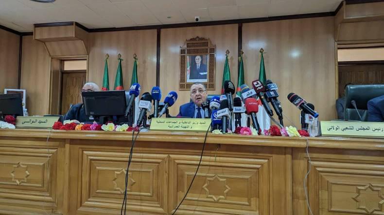 وزير الداخلية يعلن عن برنامج تكميلي خاص لولاية الجلفة وزير الداخلية يعلن عن برنامج تكميلي خاص لولاية الجلفة