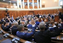 البرلمان الجزائري يدين لائحة البرلمان الأوروبي المطالِبة بالإفراج عن الصحافيين: تدخُّل سافر في الشأن الداخلي البرلمان الجزائري يدين لائحة البرلمان الأوروبي المطالِبة بالإفراج عن الصحافيين: تدخُّل سافر في الشأن الداخلي