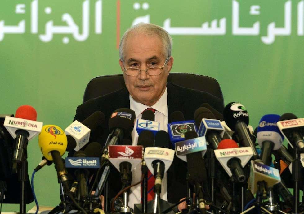 وفاة رئيس المجلس الدستوري الجزائري الأسبق الطيب بلعيز وفاة رئيس المجلس الدستوري الجزائري الأسبق الطيب بلعيز