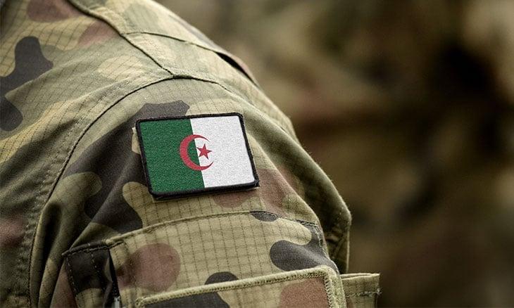 إيداع قائد الدرك السابق.. وأكثر من 30 من كبار الضباط الجزائريين دخلوا السجن خلال 3 سنوات إيداع قائد الدرك السابق.. وأكثر من 30 من كبار الضباط الجزائريين دخلوا السجن خلال 3 سنوات