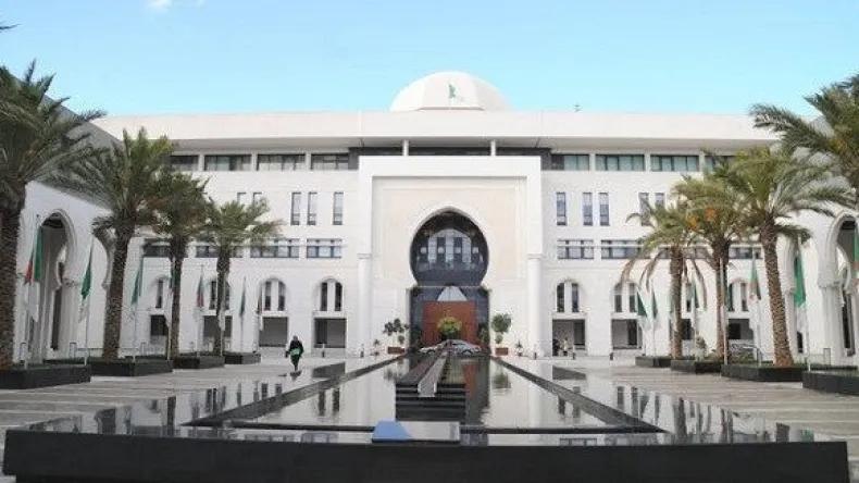 الخارجية: اعتماد سفيرين جديدين للجزائر بماليزيا والسينغال الخارجية: اعتماد سفيرين جديدين للجزائر بماليزيا والسينغال