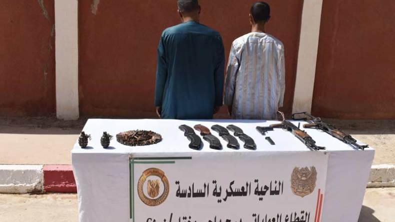 03 إرهابيين يسلمون أنفسهم للسلطات العسكرية ببرج باجي مختار 03 إرهابيين يسلمون أنفسهم للسلطات العسكرية ببرج باجي مختار