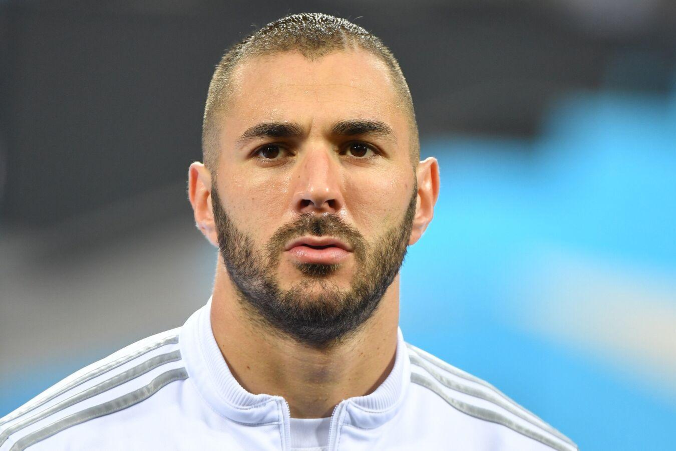 صفقة قد تهز الدوري السعودي.. هل وقع كريم بنزيما لاتحاد جدة أم ما زال مترددا؟ صفقة قد تهز الدوري السعودي.. هل وقع كريم بنزيما لاتحاد جدة أم ما زال مترددا؟