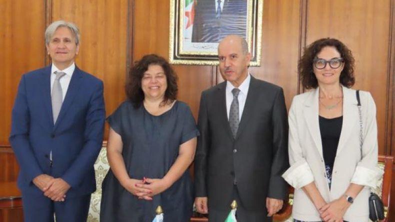 وزير الصحة يستقبل نظيرته الأرجنتينية لبعث ديناميكية تعاون جديدة بين البلدين وزير الصحة يستقبل نظيرته الأرجنتينية لبعث ديناميكية تعاون جديدة بين البلدين