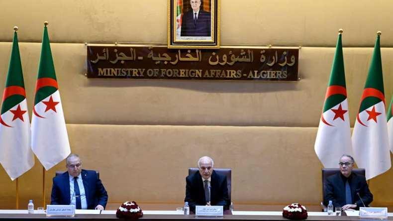 عطاف يشرف على تنصيب أمين عام للوزارة خلفا لبلاني عطاف يشرف على تنصيب أمين عام للوزارة خلفا لبلاني