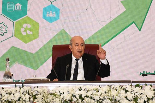 الرئيس الجزائري يحذر من مخاطر هجمات إلكترونية محتملة الرئيس الجزائري يحذر من مخاطر هجمات إلكترونية محتملة