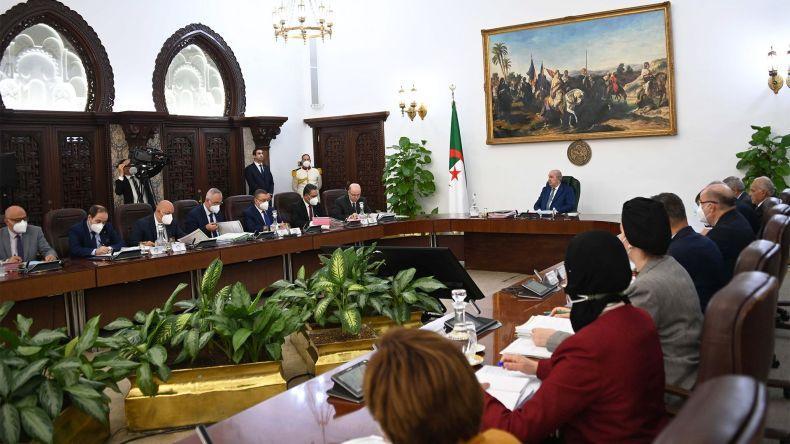 أخطار الكوارث ومكافحة التزوير على طاولة مجلس الوزراء أخطار الكوارث ومكافحة التزوير على طاولة مجلس الوزراء