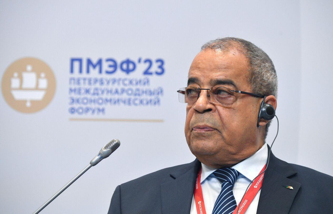 اتفاق جزائري روسي لتجسيد مشاريع ثنائية في مجال صناعة الأدوية اتفاق جزائري روسي لتجسيد مشاريع ثنائية في مجال صناعة الأدوية