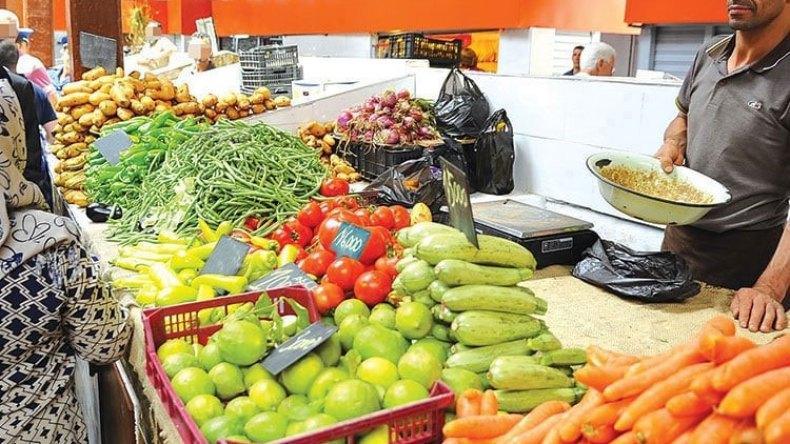 تجار يلهبون أسعار “خضروات العيد” تجار يلهبون أسعار “خضروات العيد”