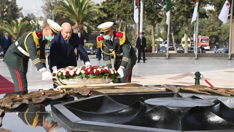 رئيس الجمهورية يترحم على شهداء الثورة بمقام الشهيد رئيس الجمهورية يترحم على شهداء الثورة بمقام الشهيد