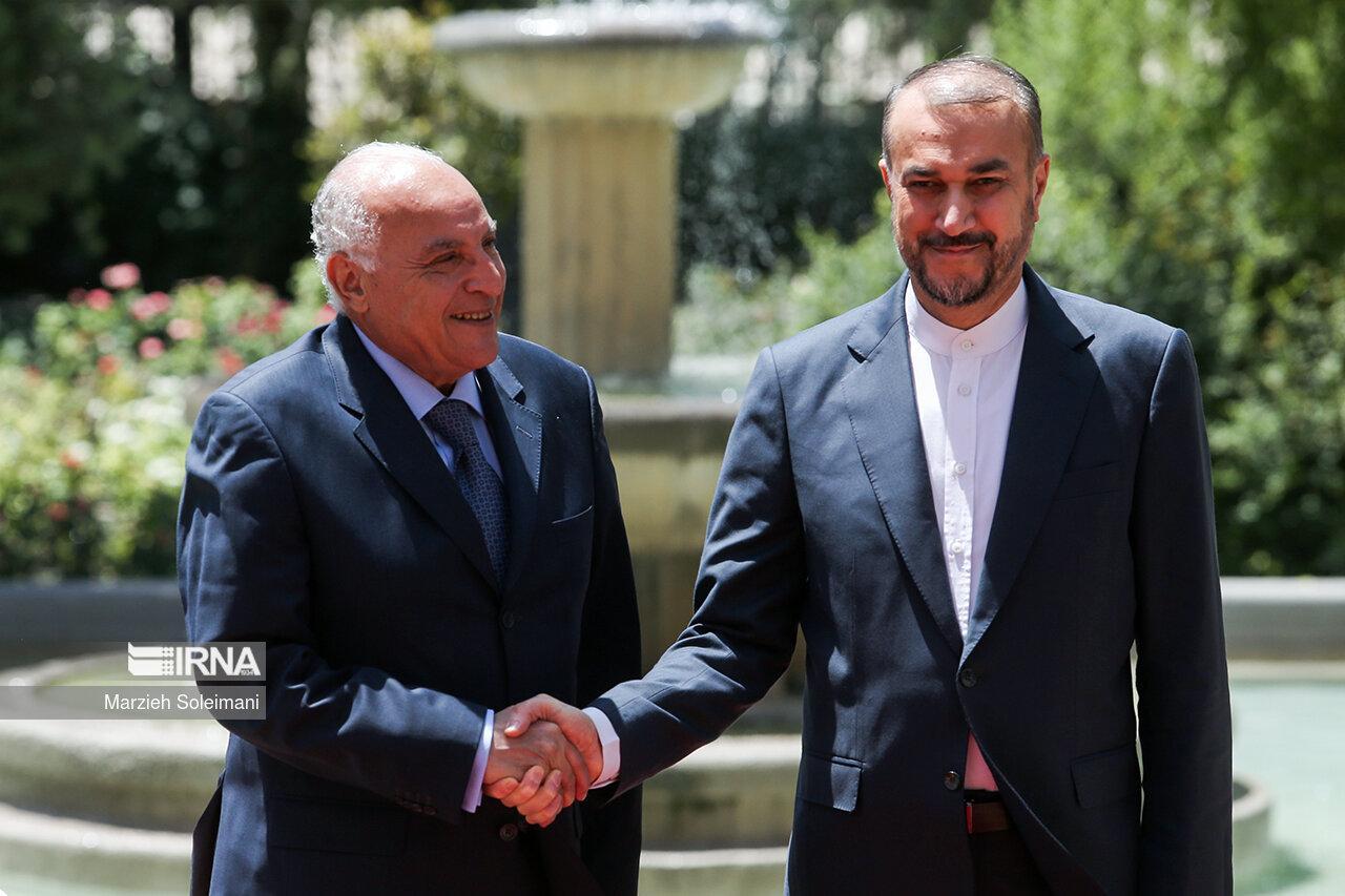 استقبال وزير الخارجية الإيراني لنظيره الجزائري في طهران