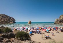 صيف ساخن في الجزائر.. “قطارات البحر” تنقذ أهالي الصحراء من الحر صيف ساخن في الجزائر.. "قطارات البحر" تنقذ أهالي الصحراء من الحر