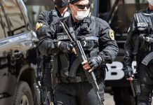 توقيف 14 أجنبيا بينهم مغربيان ينشطون ضمن شبكة إجرامية منظمة بالجزائر توقيف 14 أجنبيا بينهم مغربيان ينشطون ضمن شبكة إجرامية منظمة بالجزائر