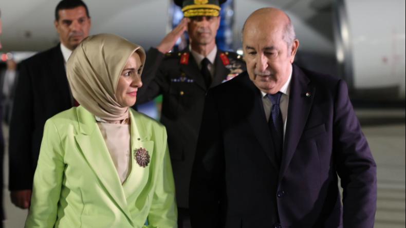 زيارة الرئيس تبون لتركيا.. “حضور لافت” للسفيرة التركية السابقة لدى الجزائر زيارة الرئيس تبون لتركيا.. “حضور لافت” للسفيرة التركية السابقة لدى الجزائر