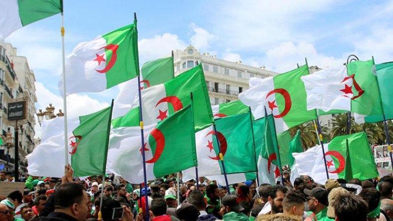 20 أوت لعقد ندوة مبادرة “تعزيز التلاحم وتأمين المستقبل” 20 أوت لعقد ندوة مبادرة “تعزيز التلاحم وتأمين المستقبل”