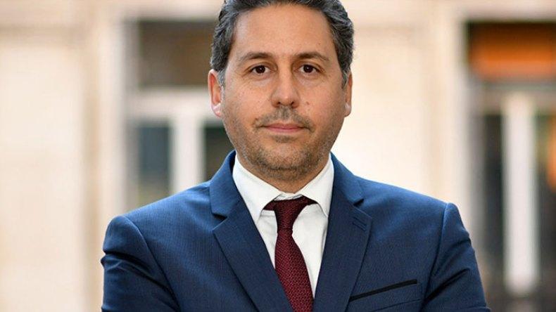 كريم أملال.. مهندس الإساءات للجزائر من داخل قصر الإليزي كريم أملال.. مهندس الإساءات للجزائر من داخل قصر الإليزي