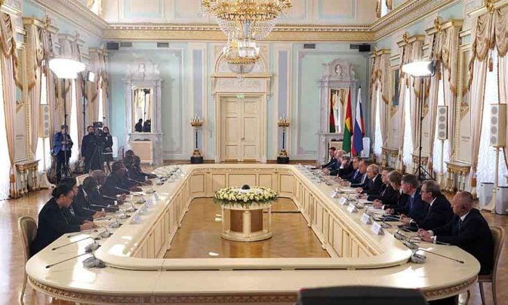 فرنسا تخسر آخر مستعمراتها في أفريقيا وروسيا تنمو وتتوسع فرنسا تخسر آخر مستعمراتها في أفريقيا وروسيا تنمو وتتوسع