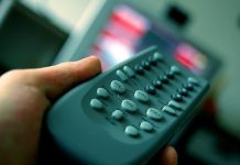 تعليق بث قناة خاصة بسبب “تجاوزات منافية للدين والأخلاق” تعليق بث قناة خاصة بسبب "تجاوزات منافية للدين والأخلاق"