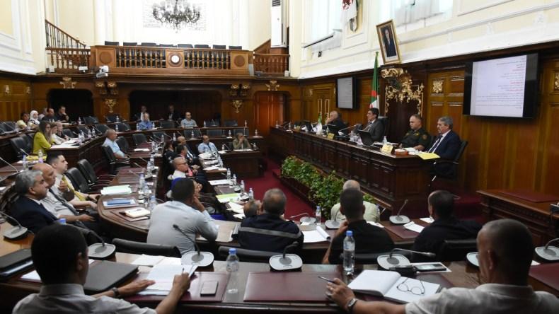 والي العاصمة يسدي تعليمات بالتكفل بالأشخاص دون مأوى والي العاصمة يسدي تعليمات بالتكفل بالأشخاص دون مأوى