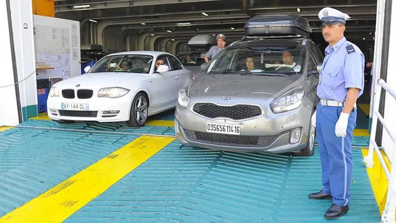 إقبال كبير لأفراد الجالية الوطنية على أرض الوطن إقبال كبير لأفراد الجالية الوطنية على أرض الوطن