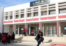 جزائريون ينالون البكالوريا بعد أكثر من ربع قرن جزائريون ينالون البكالوريا بعد أكثر من ربع قرن