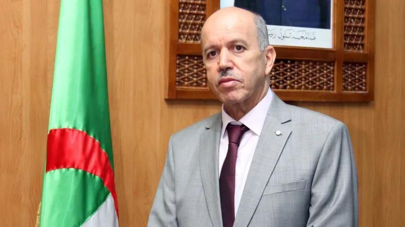 سايحي يطمئن هاتفيا على صحة جزائرية بتونس سايحي يطمئن هاتفيا على صحة جزائرية بتونس