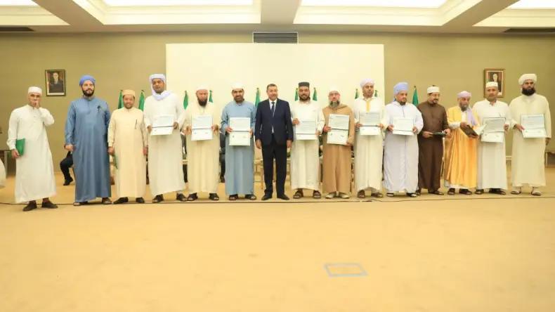 والي وهران يكرّم أئمة الولاية والي وهران يكرّم أئمة الولاية