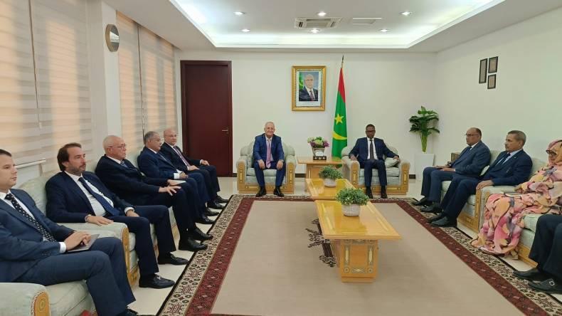 الوزير الأول الموريتاني يستقبل وزيري التجارة والمالية الجزائريين