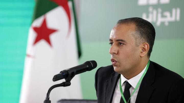 صادي وشبيبة القبائل يتنافسان لضم مدرب الجزائر السابق