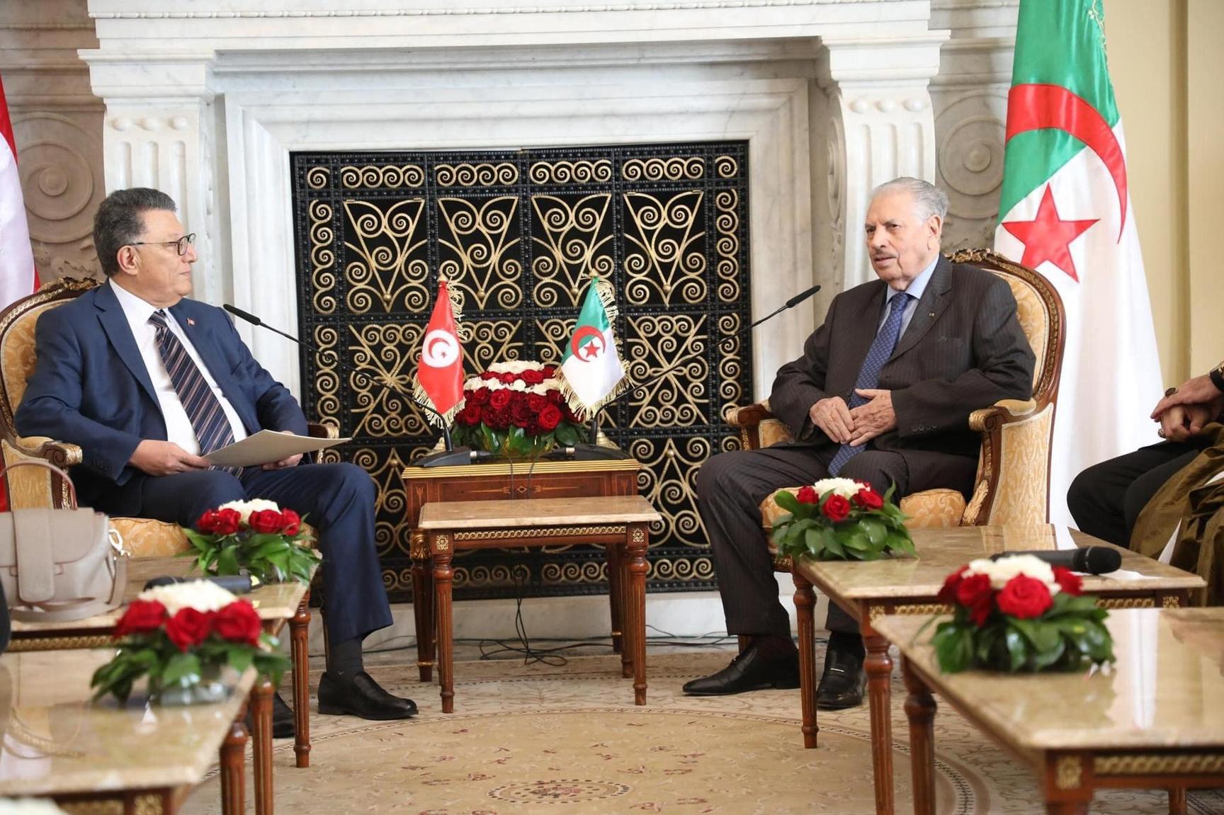 رئيس البرلمان يلتقي رئيس مجلس الأمة الجزائري و يبحث معه دور العلاقات البرلمانية في دعم التعاون الثنائي رئيس البرلمان يلتقي رئيس مجلس الأمة الجزائري و يبحث معه دور العلاقات البرلمانية في دعم التعاون الثنائي