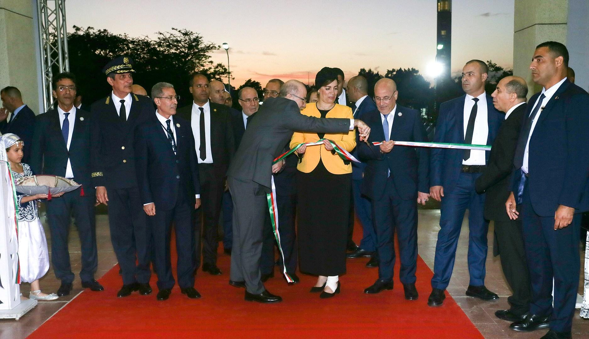 احتفاء بأفريقيا وتضامن مع غزة.. افتتاح معرض الجزائر الدولي للكتاب احتفاء بأفريقيا وتضامن مع غزة.. افتتاح معرض الجزائر الدولي للكتاب