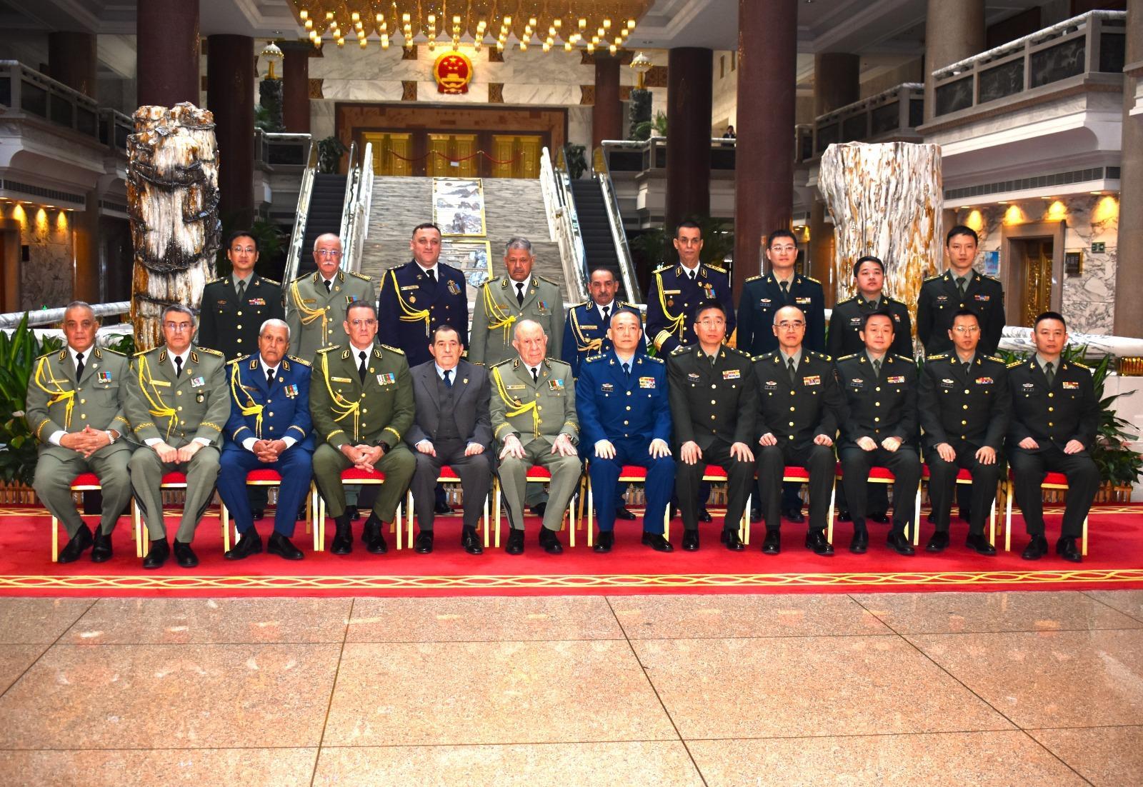 صور.. الفريق أول شنقريحة يلتقي ببكين مع رئيس دائرة تطوير التجهيزات في اللجنة العسكرية المركزية الصينية
